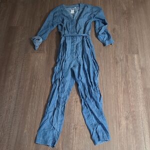 GAP Light Blue Denim Outfit